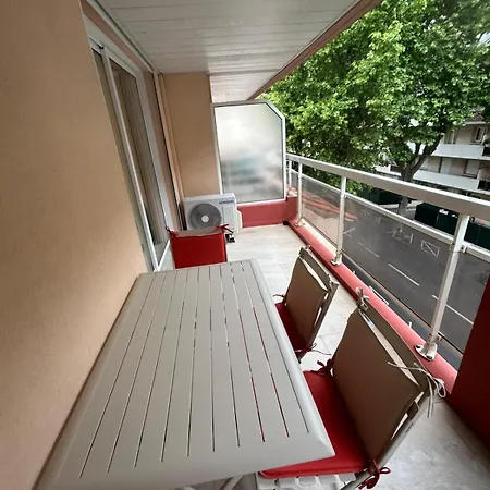 French Riviera Chic Cocoon - Pool, Beach, Parking Apartman