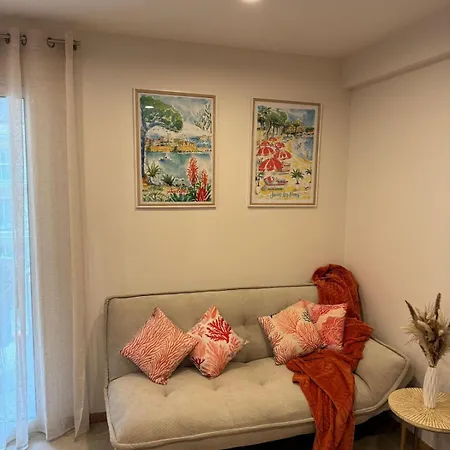 French Riviera Chic Cocoon - Pool, Beach, Parking Apartman