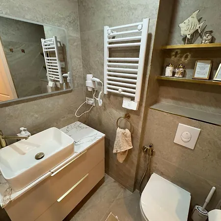 French Riviera Chic Cocoon - Pool, Beach, Parking Appartement